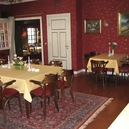 여관 Den Gamle Graensekro